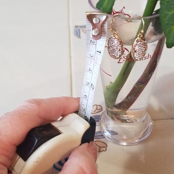 Goldtone Hanging Earring New - Picture 8 of 8